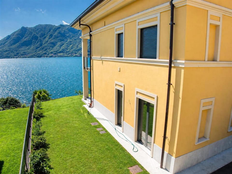 Facade/entrance, Lake view