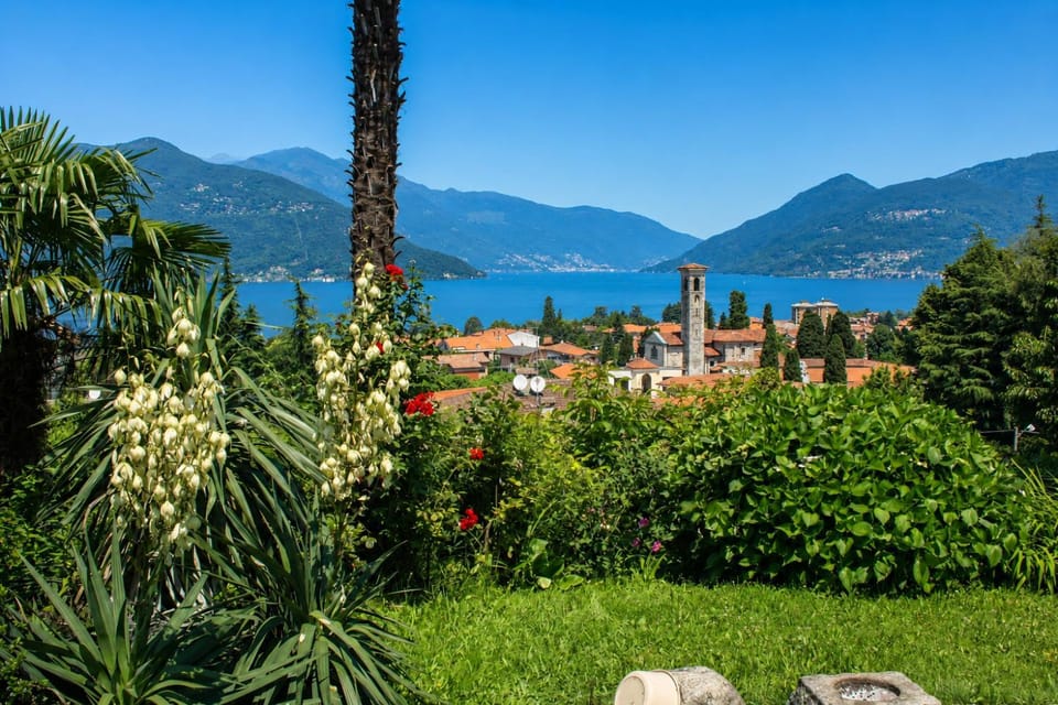 Facade/entrance, Garden, Lake view, Mountain view