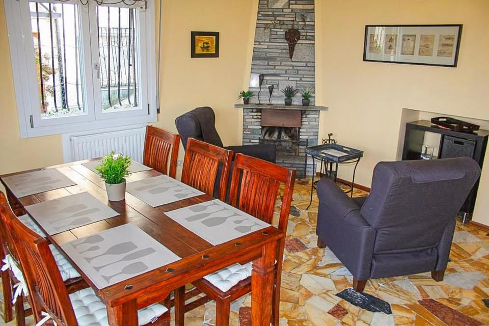 Living room, Dining area, fireplace