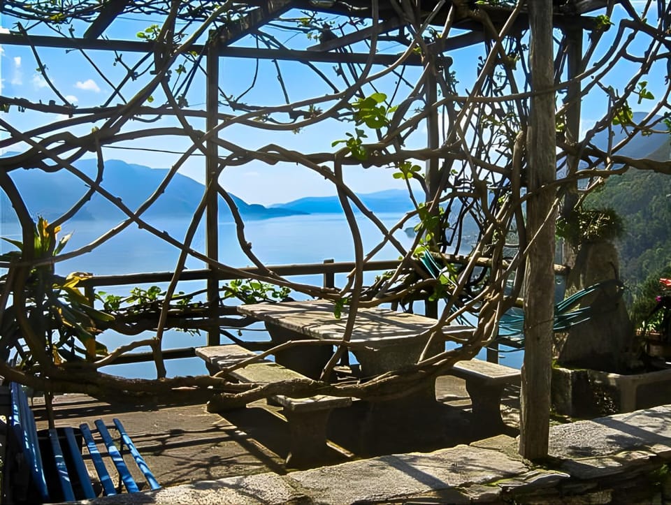 Balcony/Terrace, Lake view, Mountain view