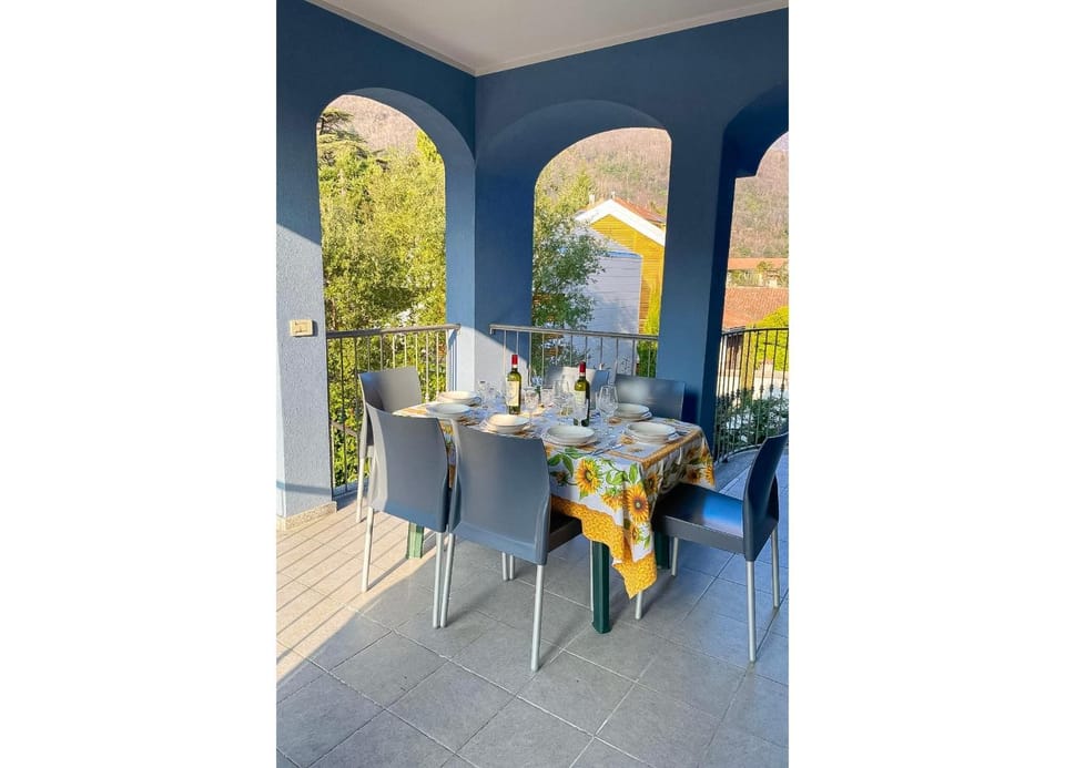 Balcony/Terrace, Mountain view