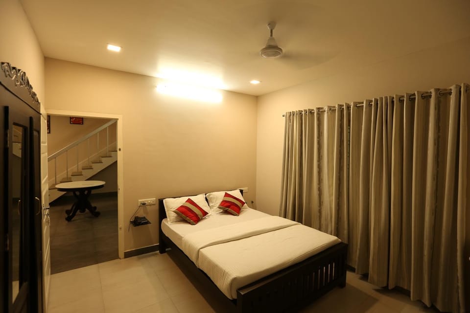 Property building, Nearby landmark, Restaurant/places to eat, Bird's eye view, Children play ground, TV and multimedia, Entertainment, Dinner, Certificate/Award, Parking
