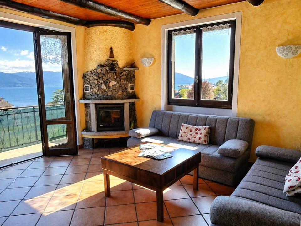 Balcony/Terrace, Living room, Lake view, Mountain view, fireplace
