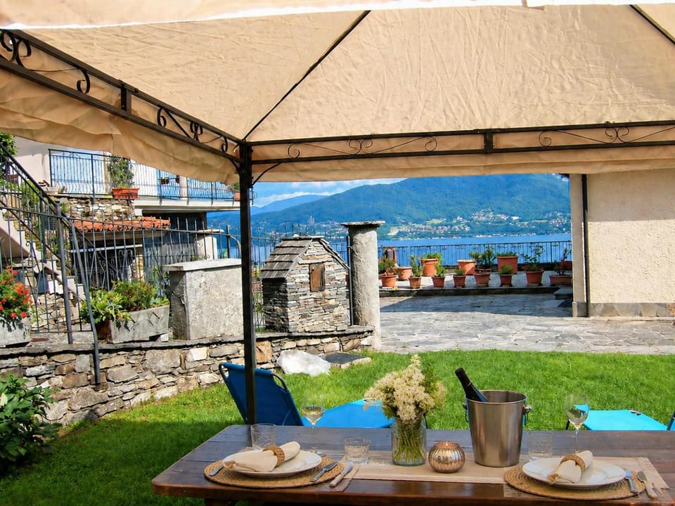 Garden, Dining area, Lake view, Mountain view