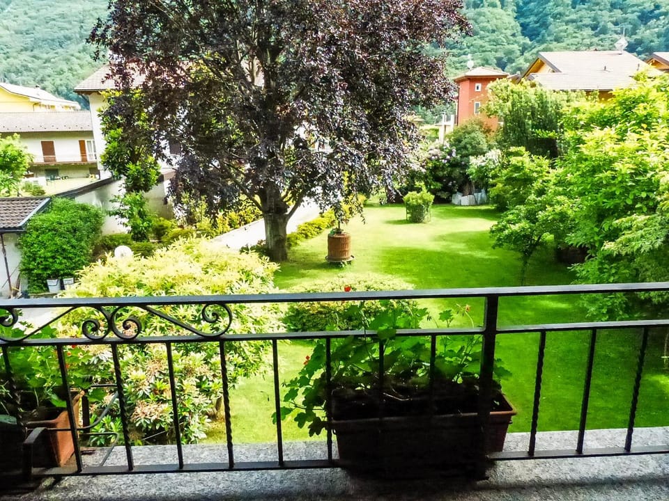 Balcony/Terrace, Garden view