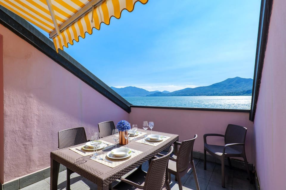 Balcony/Terrace, Lake view, Mountain view