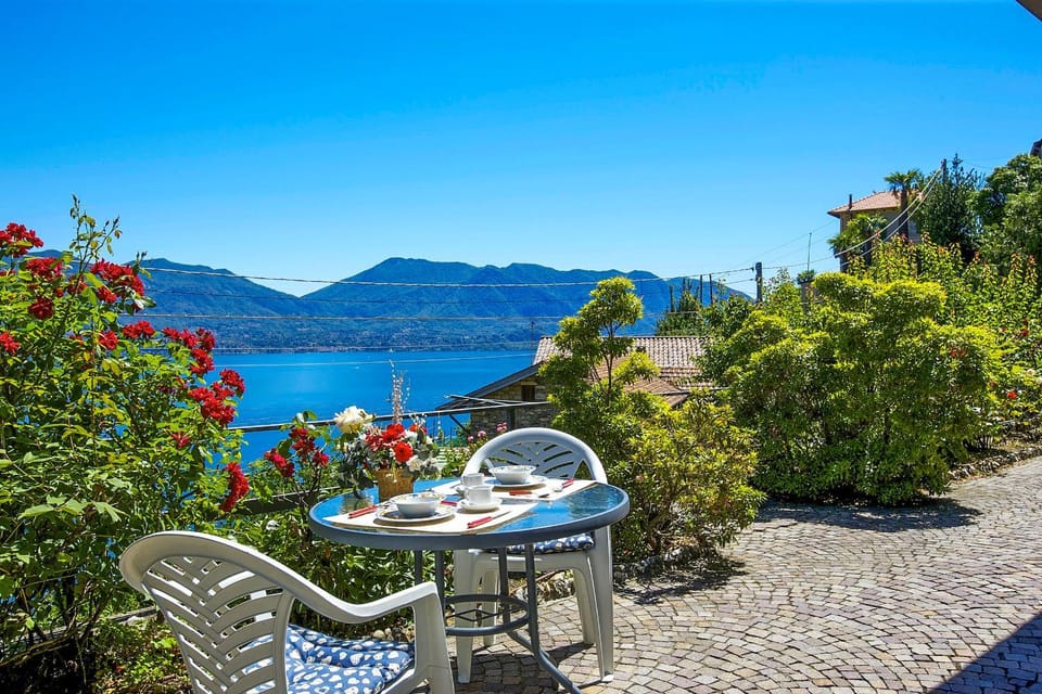 Balcony/Terrace, Lake view, Mountain view