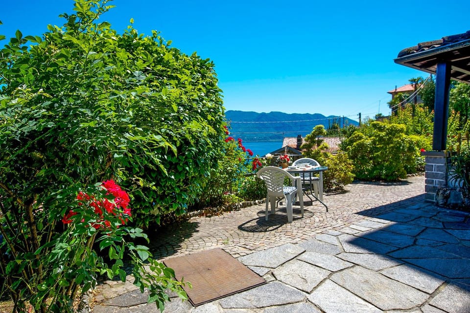 Balcony/Terrace, Lake view, Mountain view