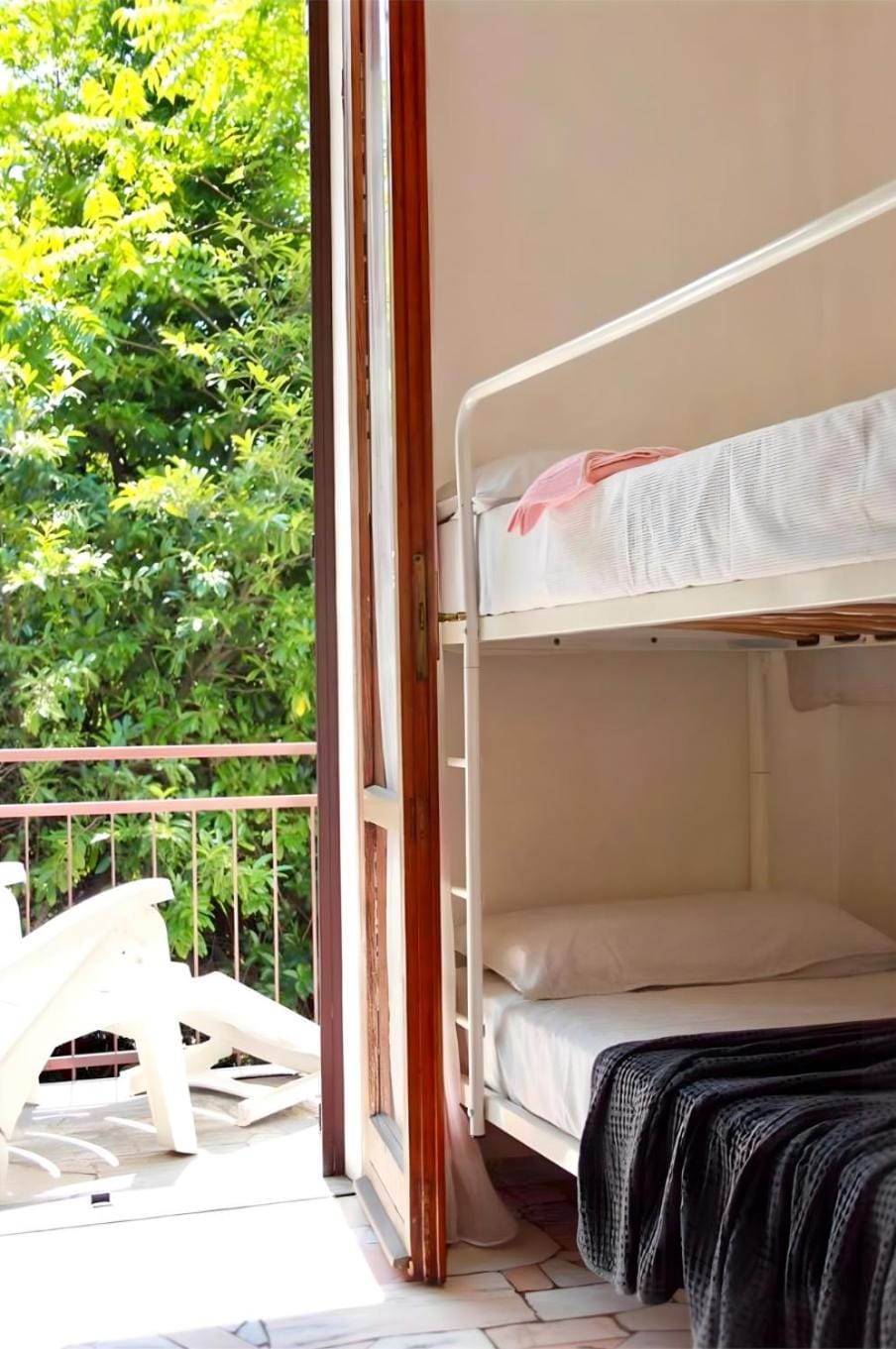 Bedroom, bunk bed