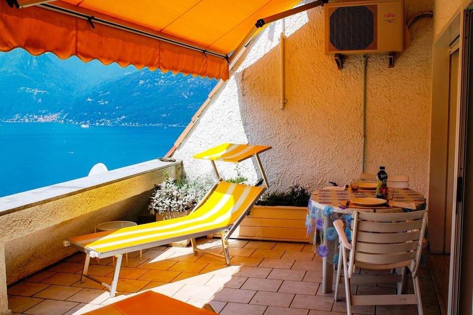 Balcony/Terrace, Lake view, Mountain view, sunbed