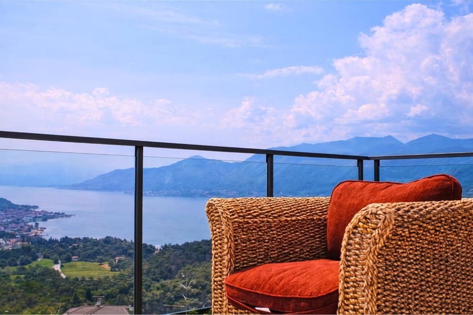 Balcony/Terrace, Lake view, Mountain view