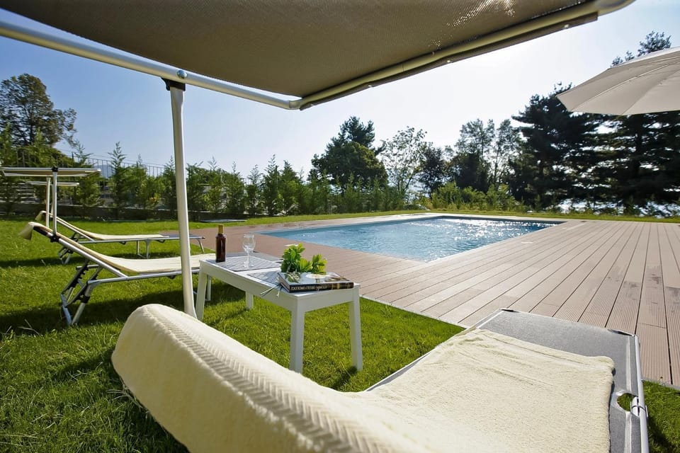 Swimming pool, sunbed