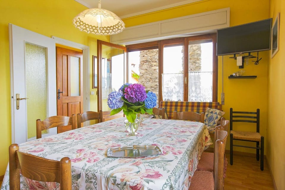 TV and multimedia, Dining area