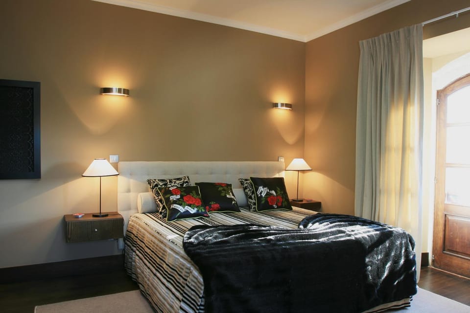 Shower, Toilet, Natural landscape, TV and multimedia, Coffee/tea facilities, View (from property/room), Bedroom, Garden view, Pool view, Swimming pool