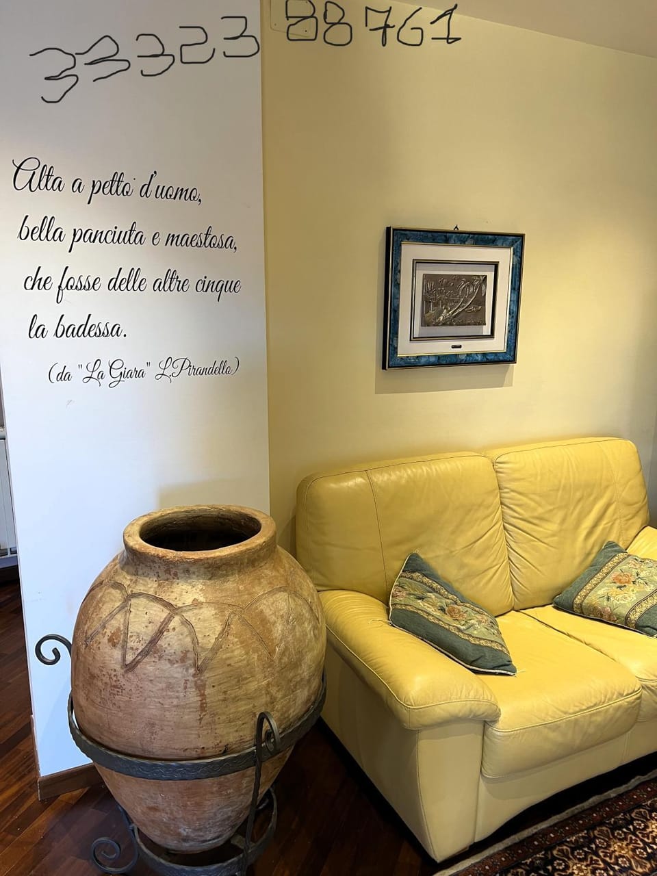 Living room, Seating area