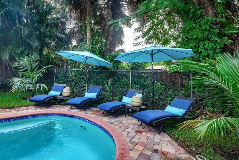 Patio, Swimming pool, Swimming pool
