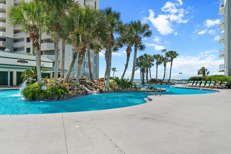 Property building, Day, Natural landscape, Pool view, Sea view, Swimming pool, sunbed