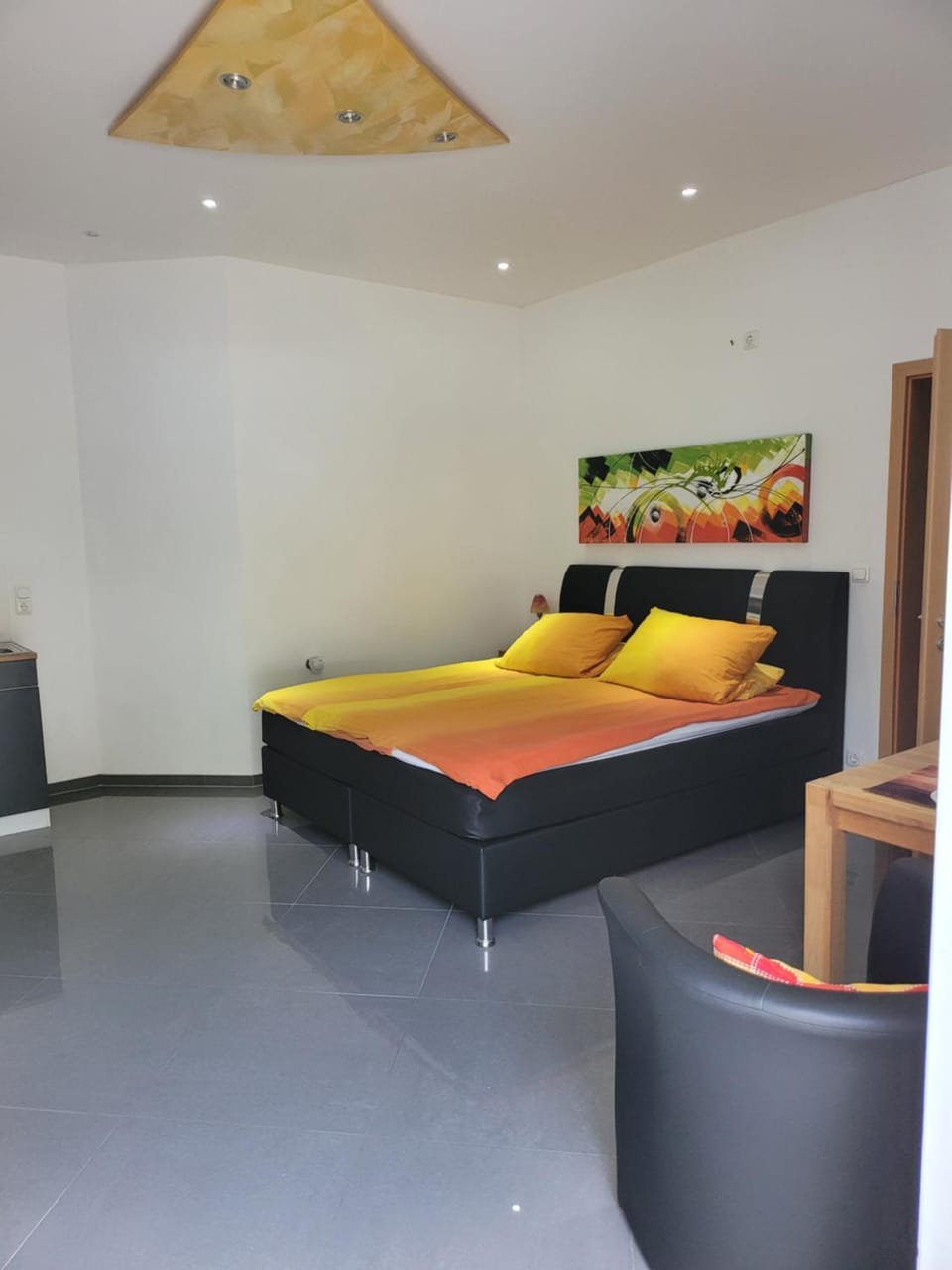 Bed, Photo of the whole room