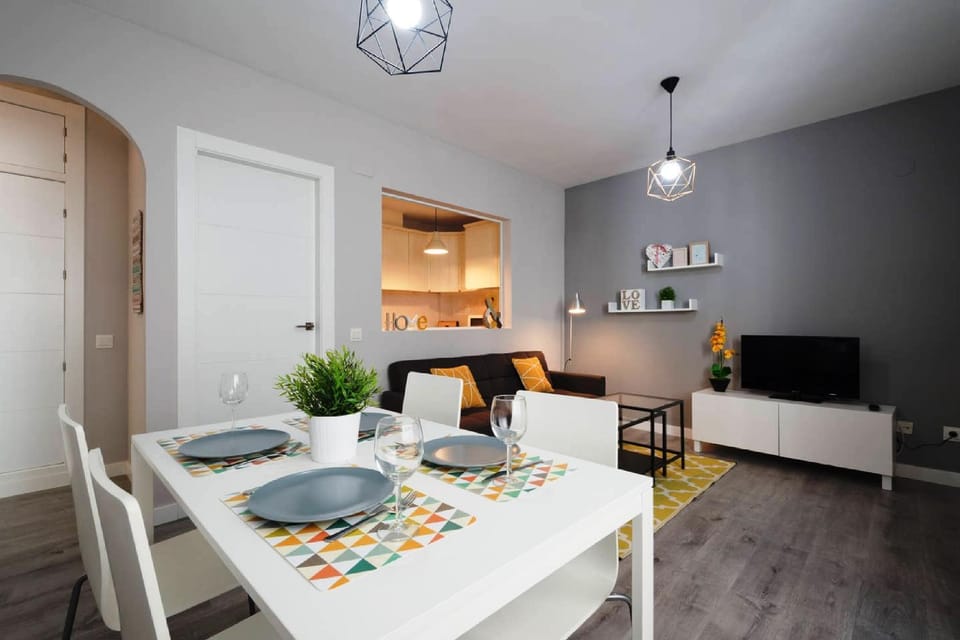 TV and multimedia, Kitchen or kitchenette, Living room, Photo of the whole room, Seating area, Dining area, Evening entertainment