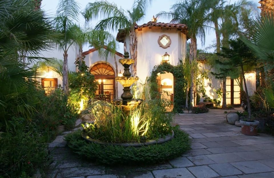 Property building, Facade/entrance, Garden, Decorative detail, Garden view