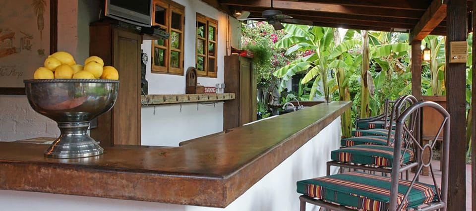 Garden, Seating area, Dining area, Food, Garden view