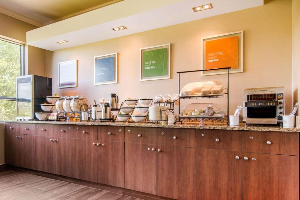 Restaurant/places to eat, Dining area, On site, Breakfast