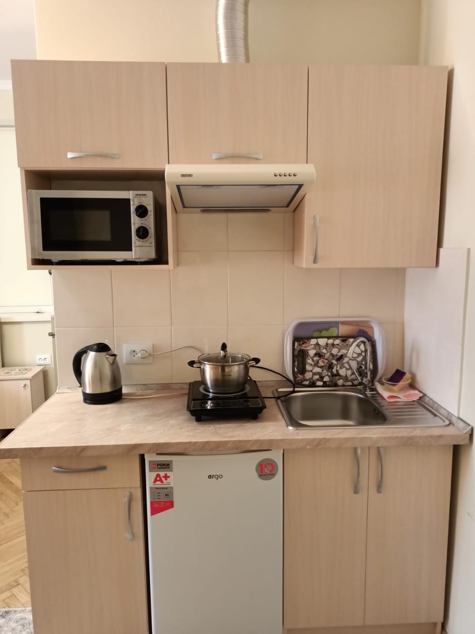 Coffee/tea facilities, stove, kitchen