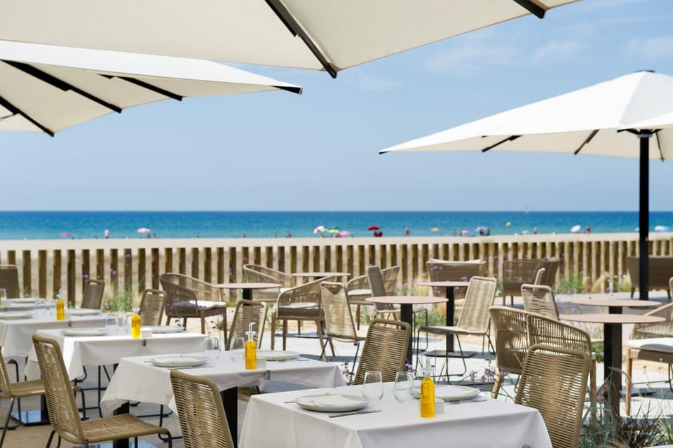 Restaurant/places to eat, Area and facilities
