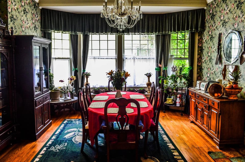 Restaurant/places to eat, Dining area