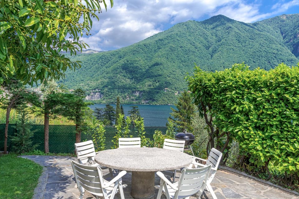 Casa Bambu - splendida vista lago e posto auto House in Laglio