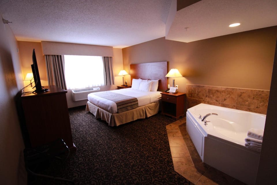 Hot Tub, Bedroom
