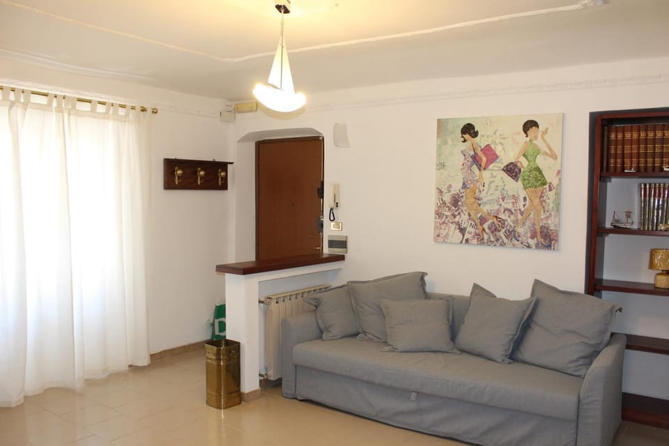 TV and multimedia, Living room, Seating area, Bedroom