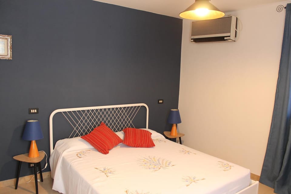 Bed, Photo of the whole room, Bedroom, air conditioner