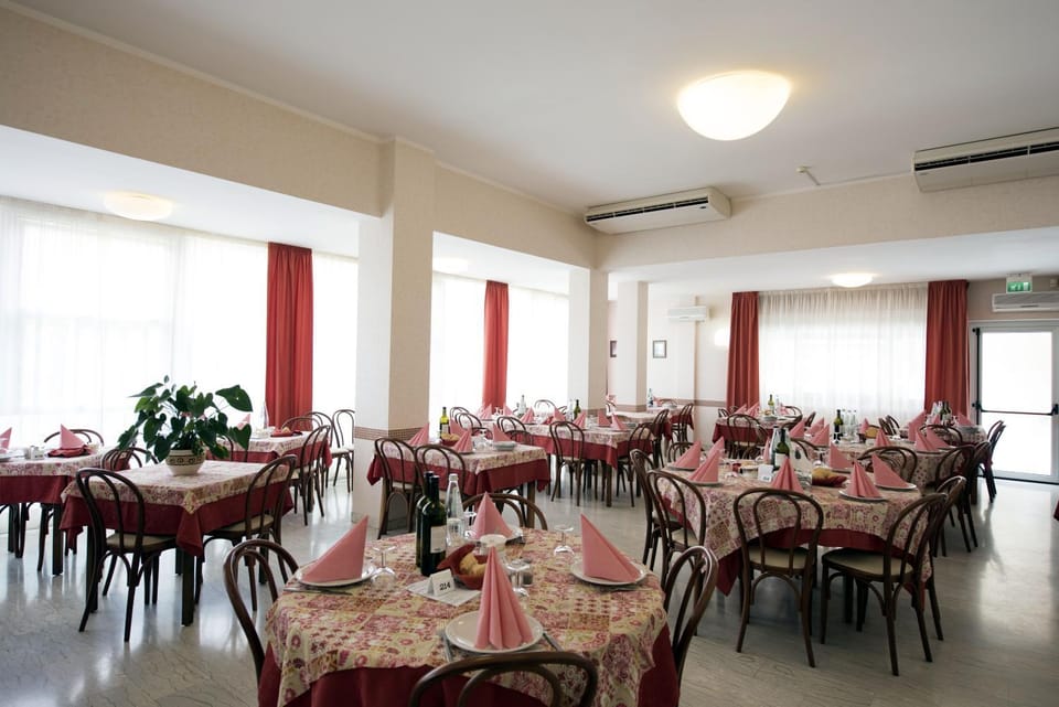 Restaurant/places to eat, Food and drinks