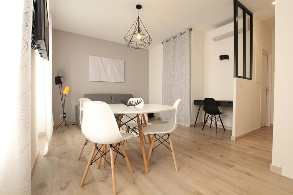 Living room, Seating area, Dining area