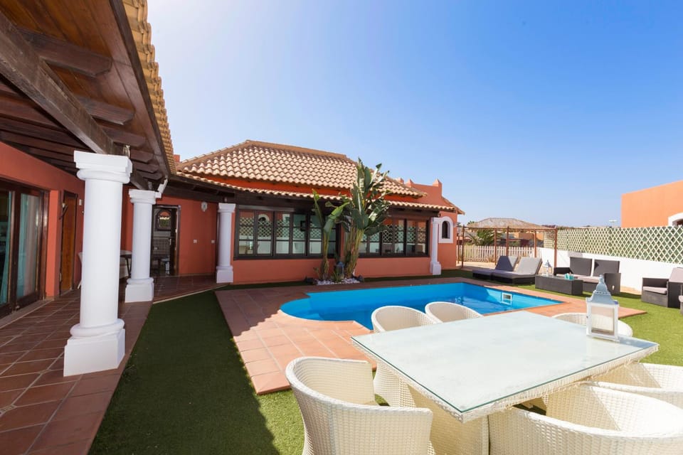 Patio, Off site, Garden, Balcony/Terrace, Swimming pool, Swimming pool
