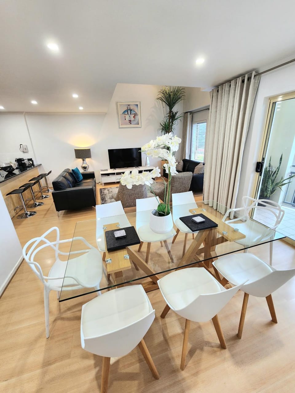 Living room, Dining area