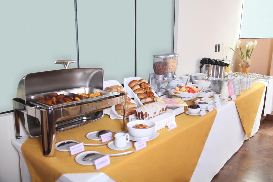 Restaurant/places to eat, Buffet breakfast