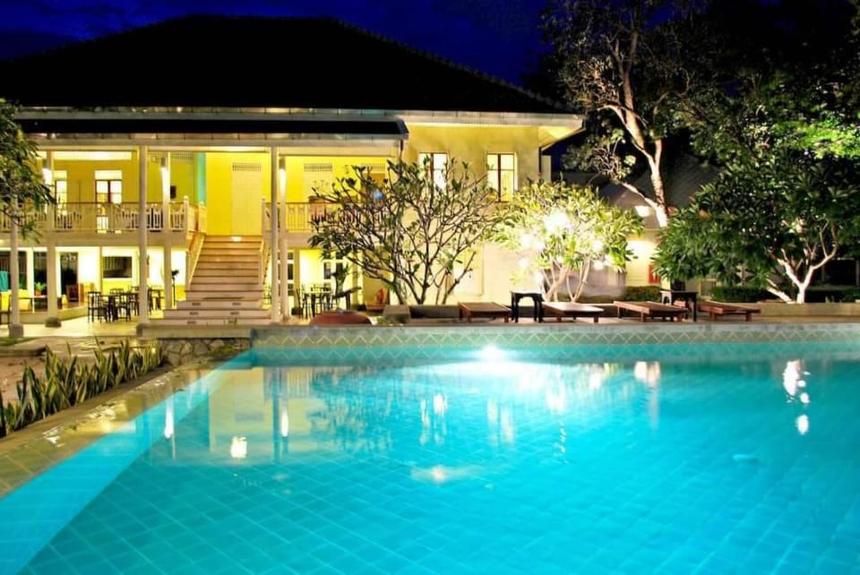 Swimming pool