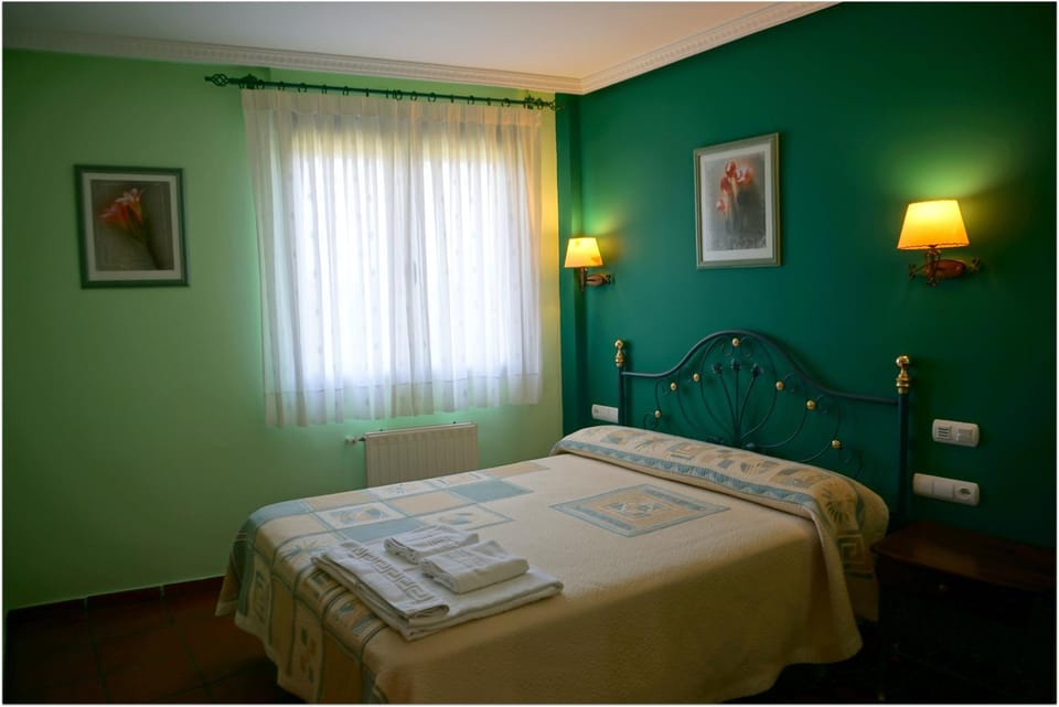 Bed, Photo of the whole room
