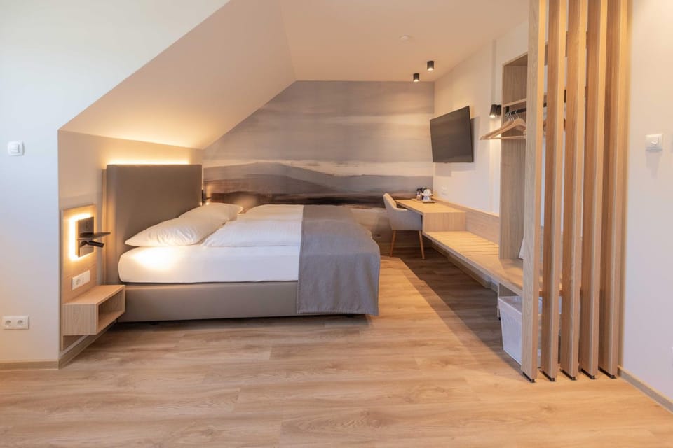 Bed, Photo of the whole room