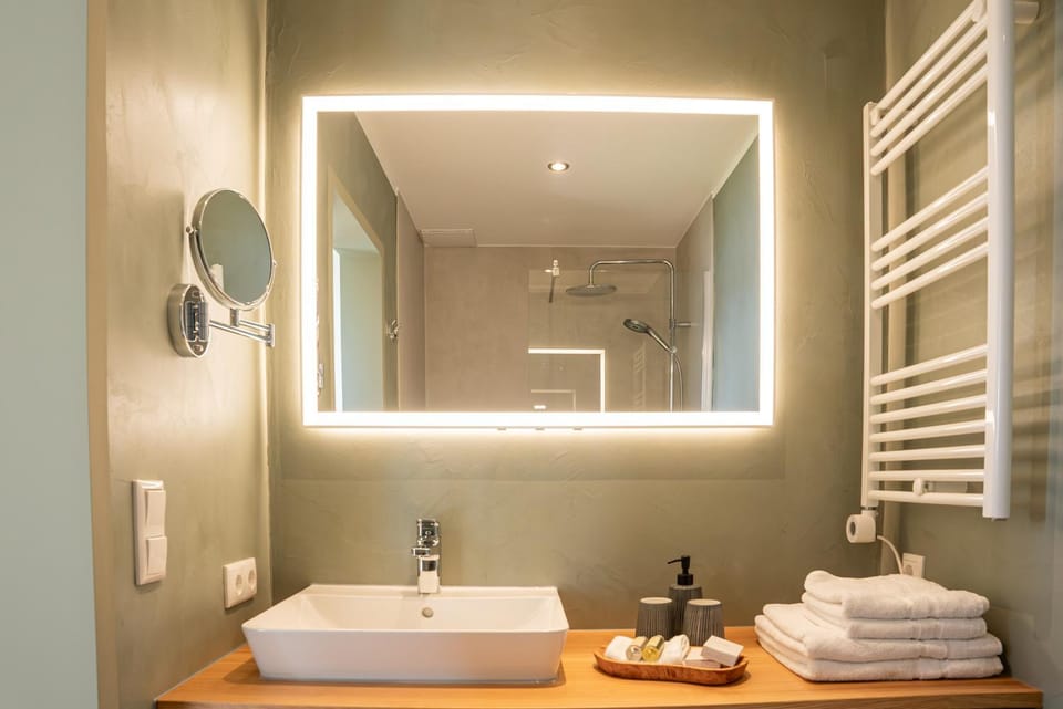 Bathroom, heating, towels