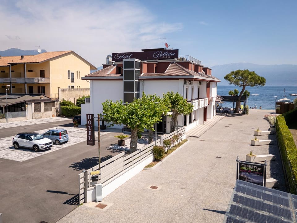 Property building, Facade/entrance, Parking