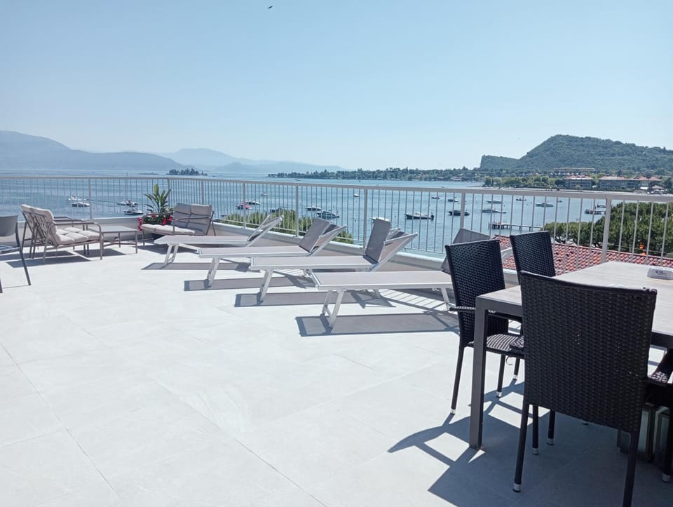 Solarium, Lake view