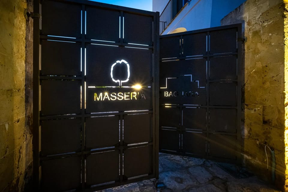 Facade/entrance, Logo/Certificate/Sign