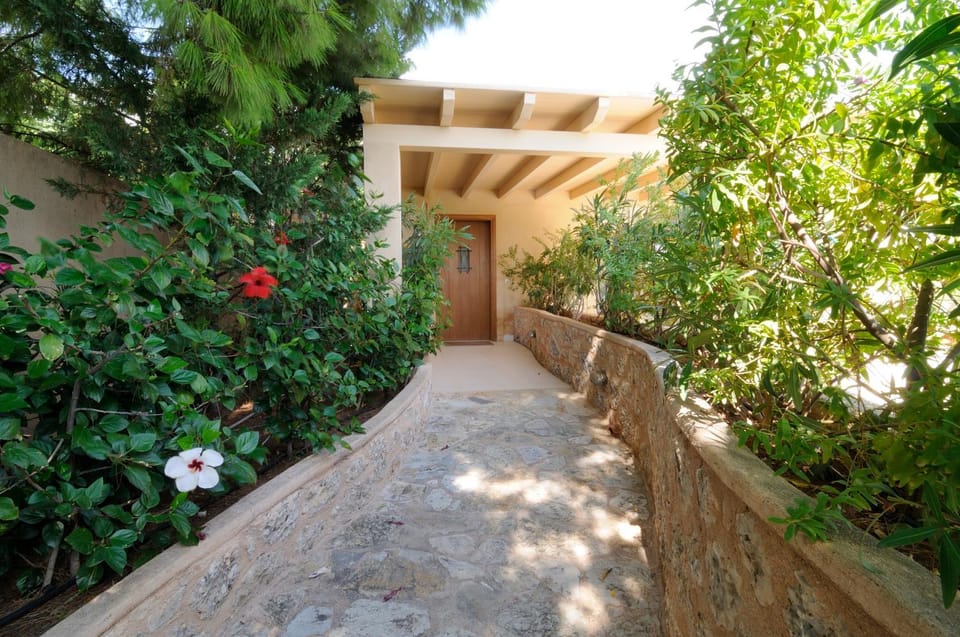 Property building, Facade/entrance, Garden