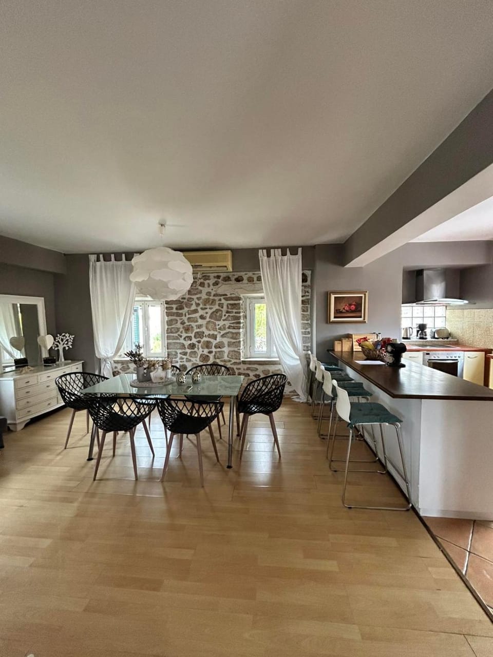 Dining area, kitchen