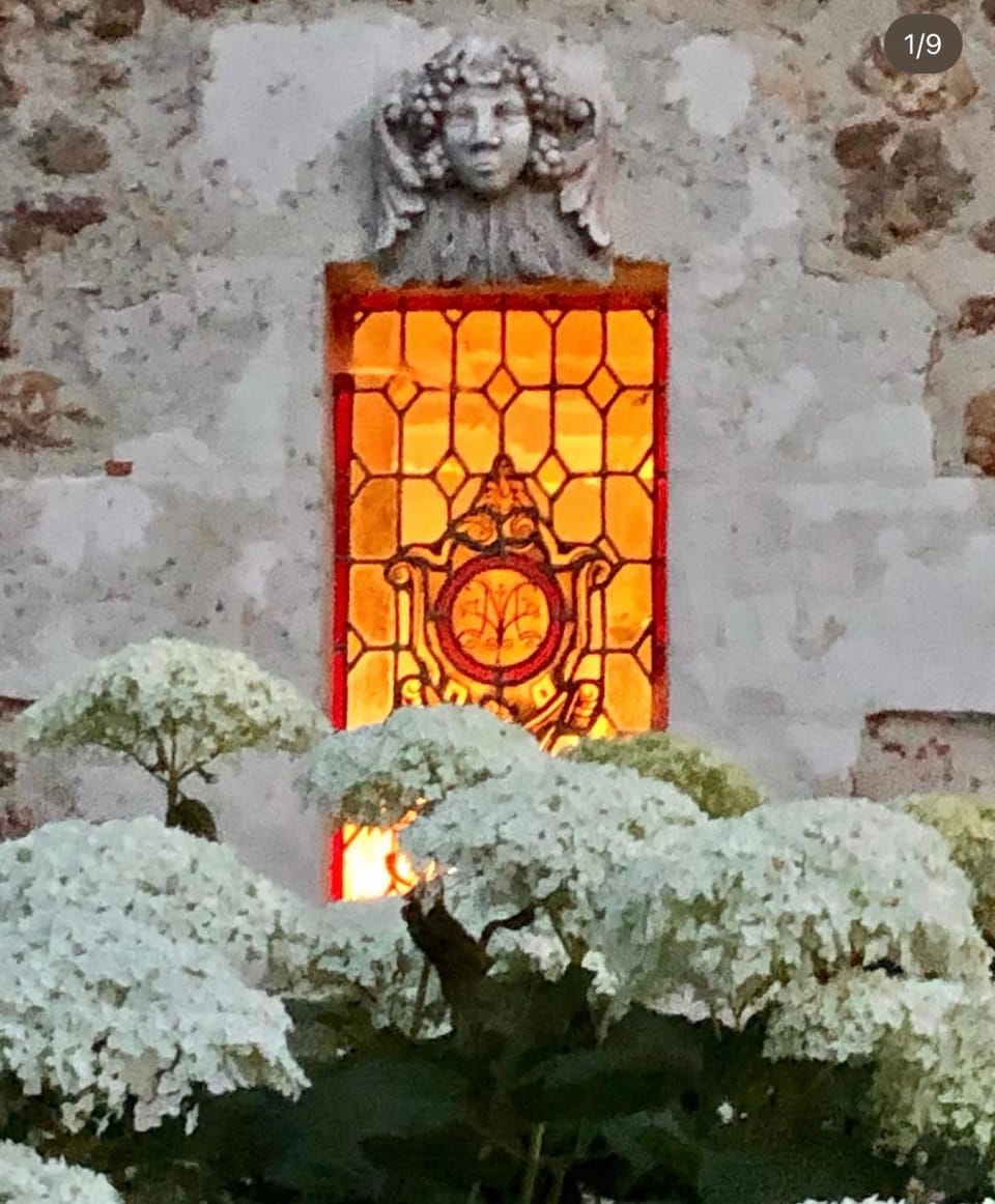 Le Manoir de Maucartier Bed and Breakfast in Centre-Val de Loire