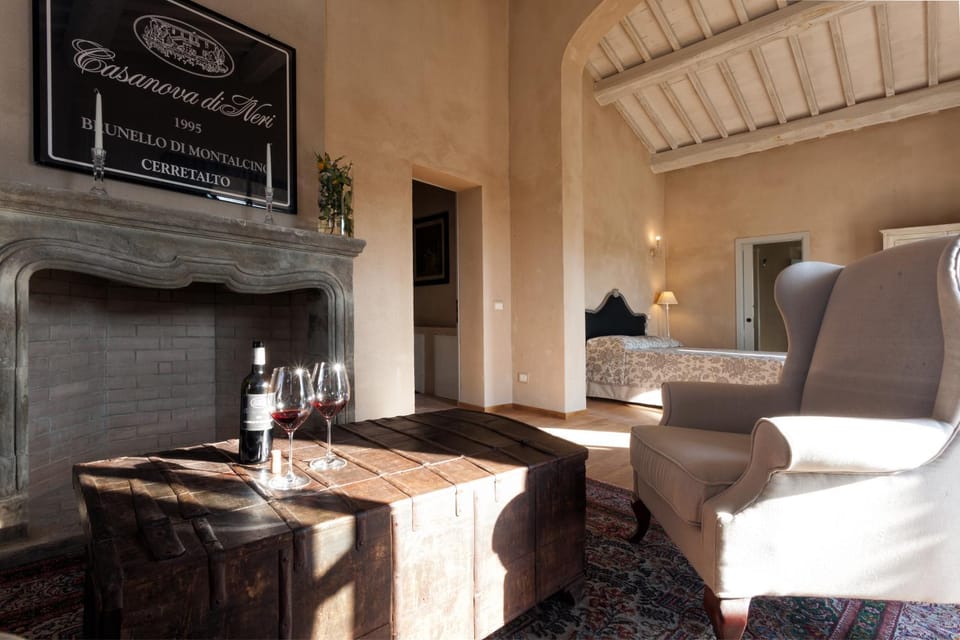 Living room, Seating area, Drinks