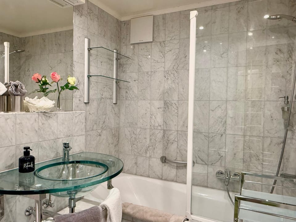 Shower, Bathroom, Bath, towels